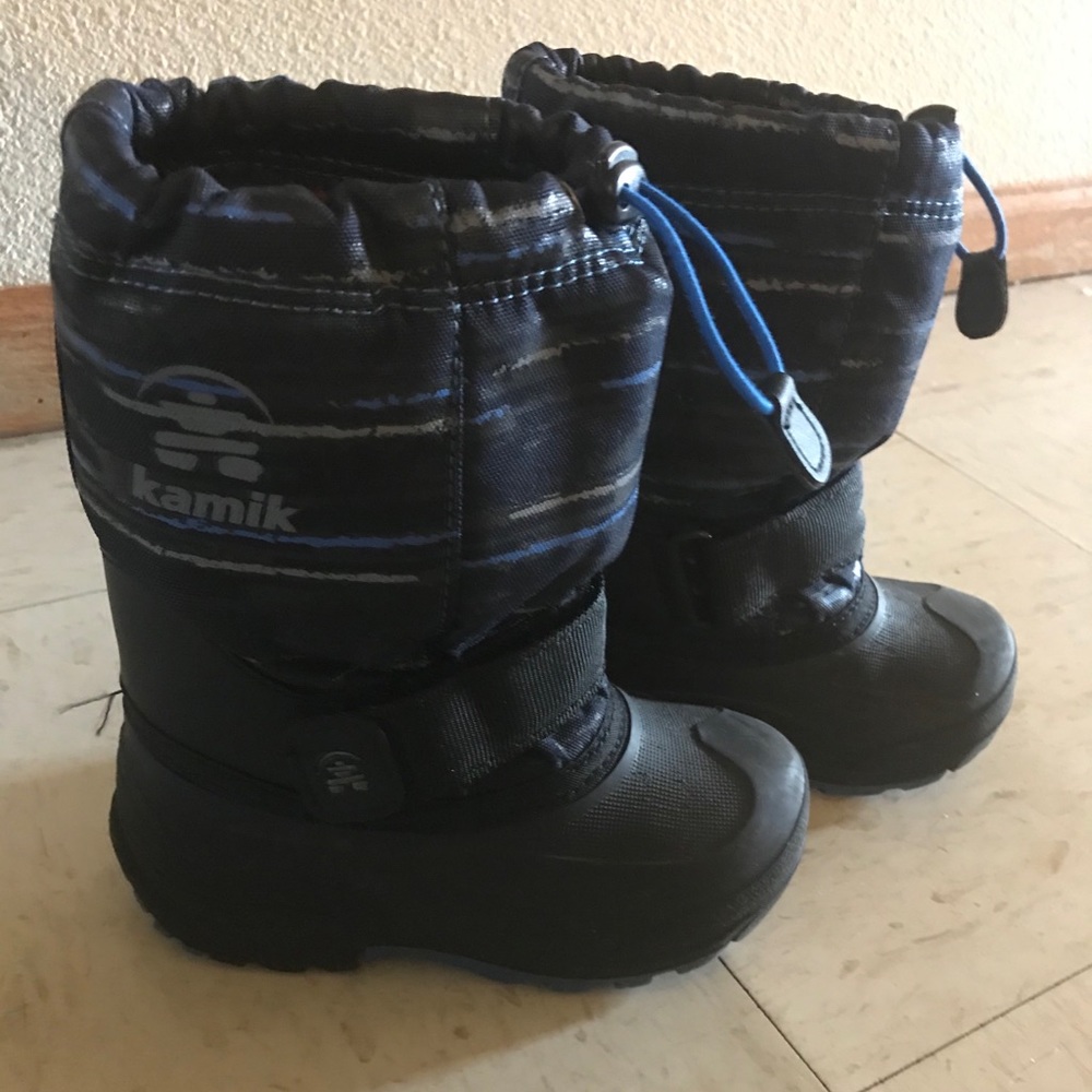 Snow boots